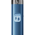 Nahaufnahme des Ocean Blue ELFBAR ELFX 2 mit sichtbarer Taste auf der Vorderseite des Geräts vor weißem Hintergrund.