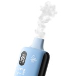 Dampf kommt aus dem blauen ELFBAR MAX.
