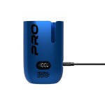 IVG Pro 15K Basisgerät in Blau mit angeschlossenem USB-C-Ladekabel
