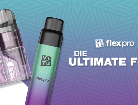 Auf der linken Hälfte des Bildes ist eine violette VLTZ flex Pro Box mit einem nachfüllbarem Pro Pod, und eine VLTZ flex Pro Bar in türkise-violett mit eingestecktem vorgefüllten VLTZ Pod. Die Geräte sind leicht voneinander abgeneigt. Der Hintergrund ist unten violett, leicht gemustert und verläuft nach oben in einen hellen Blauton. Auf der rechten Seite steht in weißen Buchstaben das Firmenlogo und Die Ultimate Flex